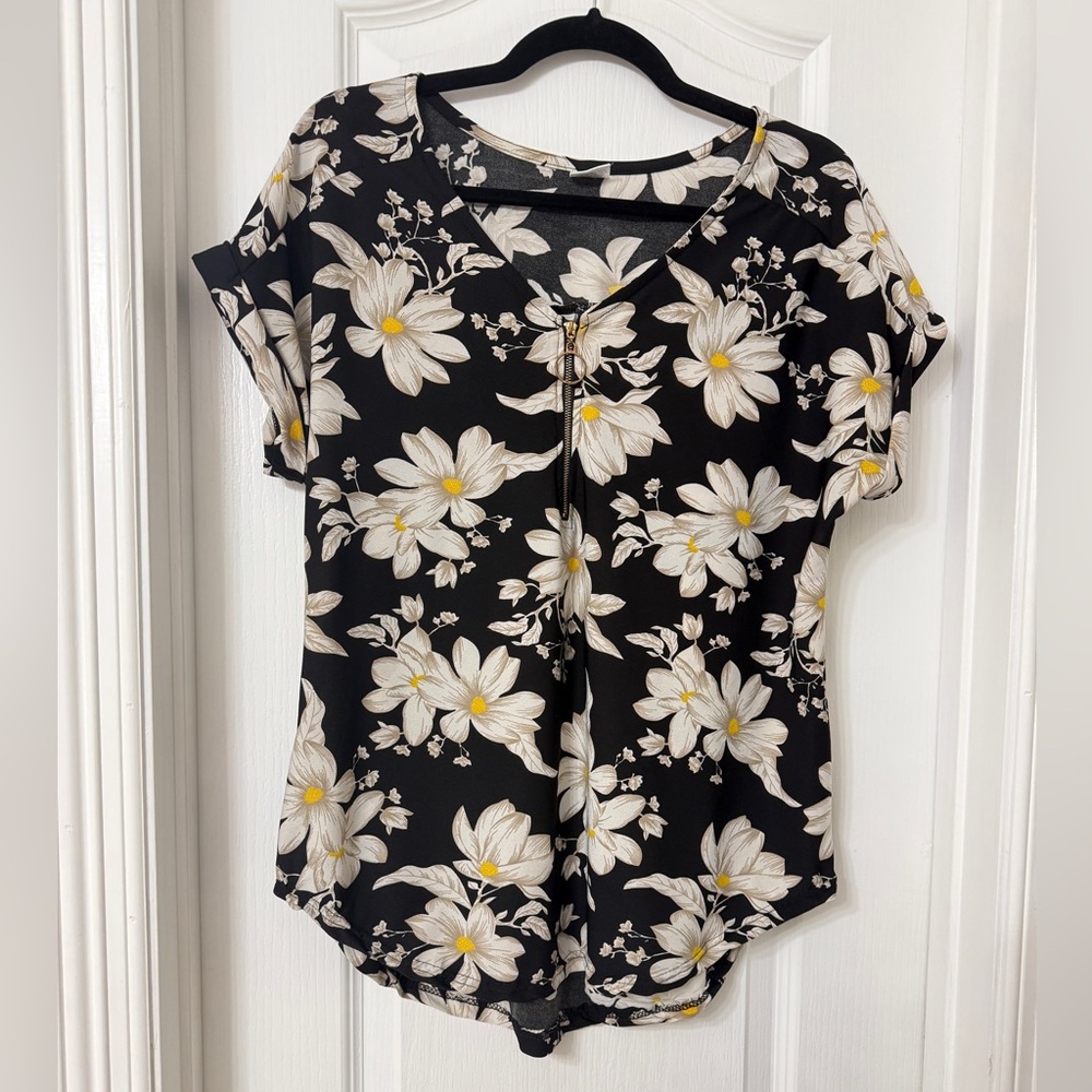 Black floral blouse short cuffed sleeve V-neck front zipper Size XL